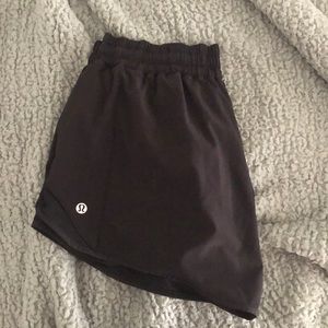 LULU LEMON HOTTY HOT SHORTS